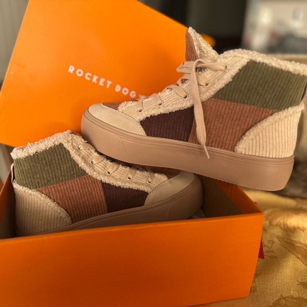 Rocket Dog Women Flair Platform Comfort Sneaker